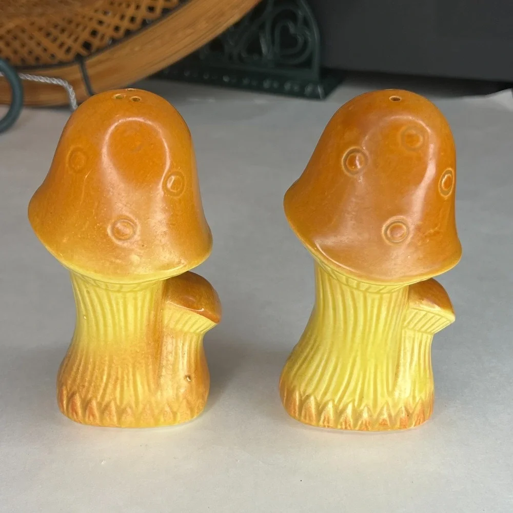 Vintage Ceramic Mushroom Salt & Pepper Shakers Made in Japan 5